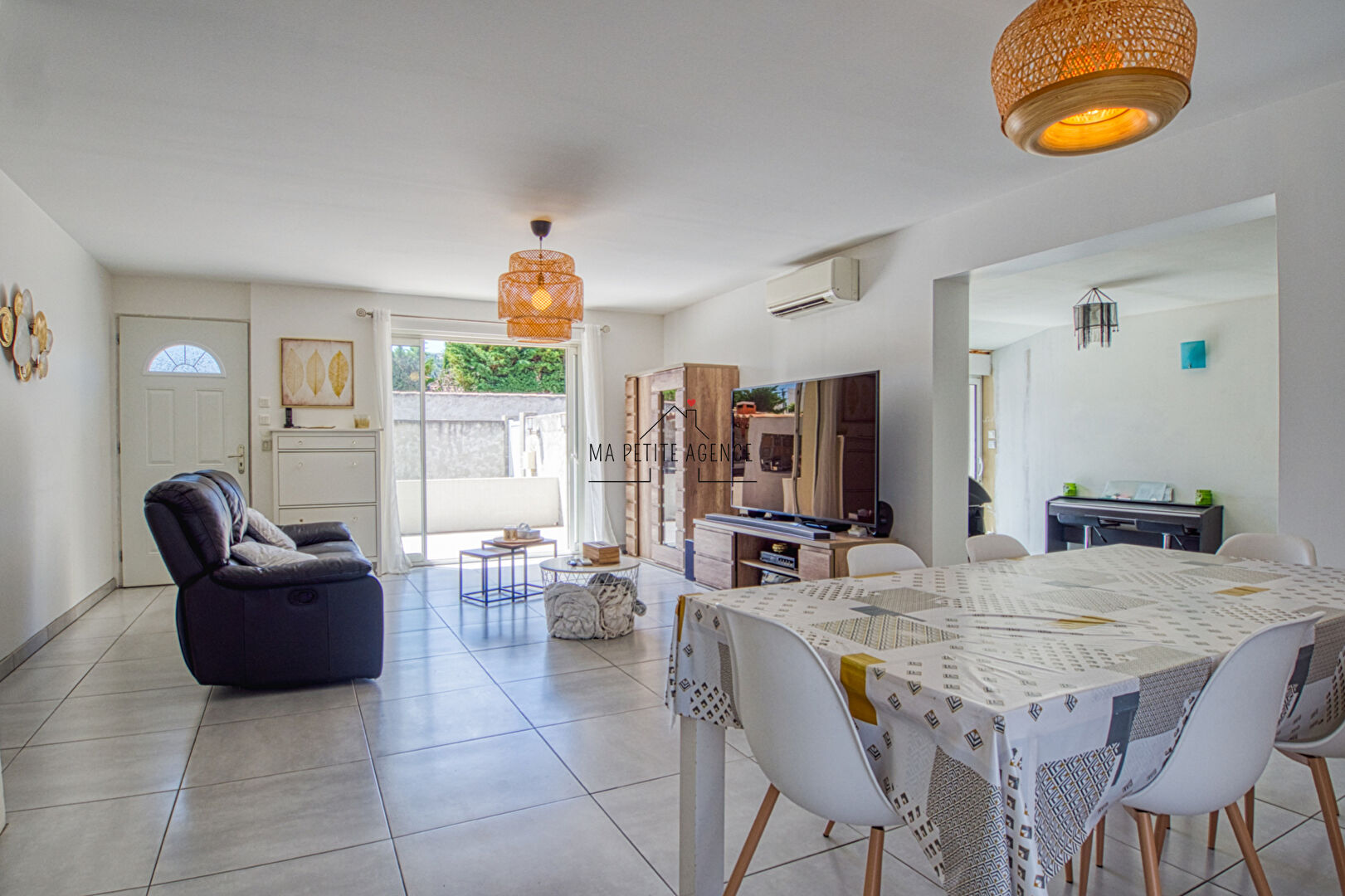 **CHARMANTE MAISON T5\/6 AU CALME CHATEAUNEUF LES MARTIGUES** 2